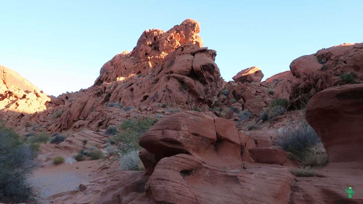 Red sandstone in the early morning at Mouse's Tank