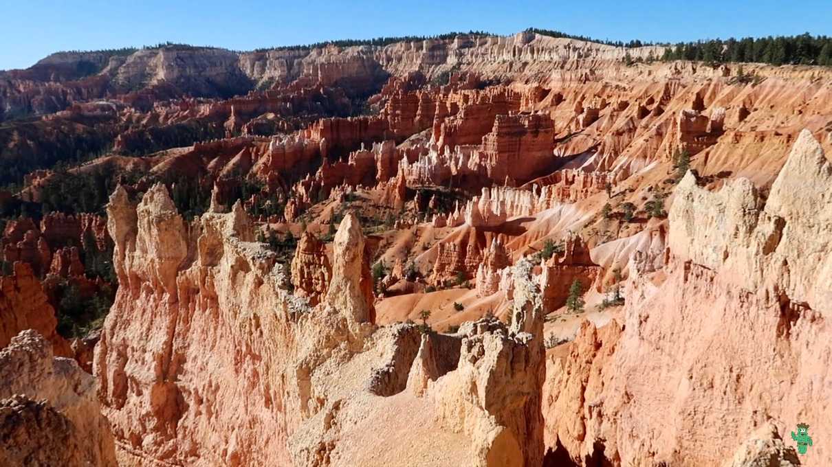 A view of Bryce Canyon from the Queen's Garden Trail