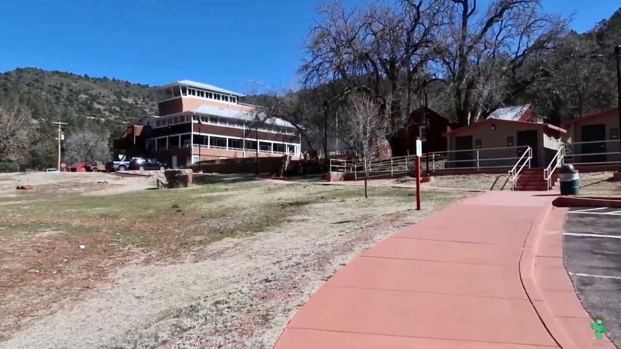 A view of the lodge and restrooms at Tonto Natural Bridge State Park