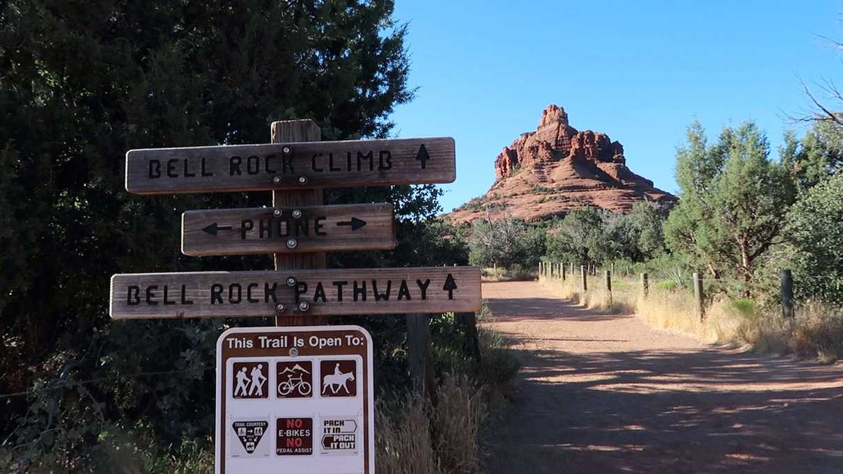 A sign near the beginning of the Bell Rock trail