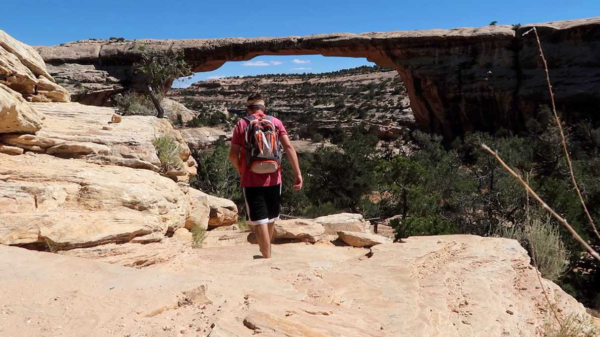 Hiking down to Owachomo Bridge