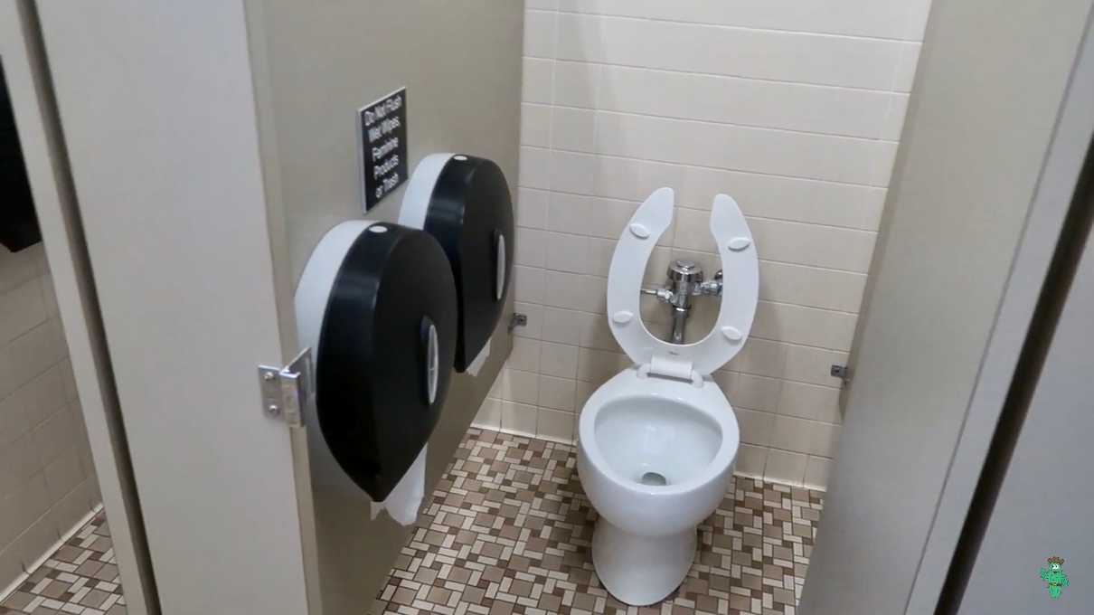 A clean toilet at the North Rim campground