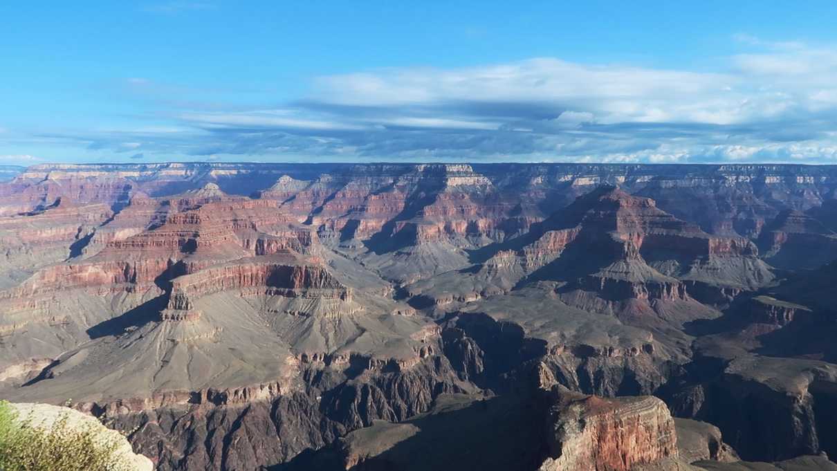 A view from one of the red line overlooks at the Grand Canyon South Rim