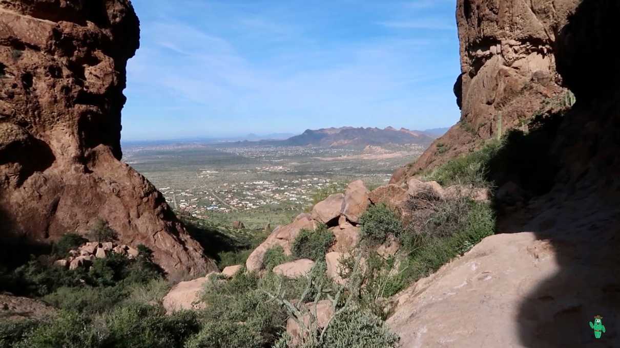 A view looking down from the Siphon Draw Trail