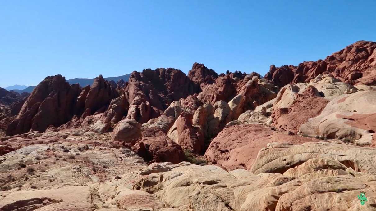 A blending of white and red sandstone off Fire Canyon Road